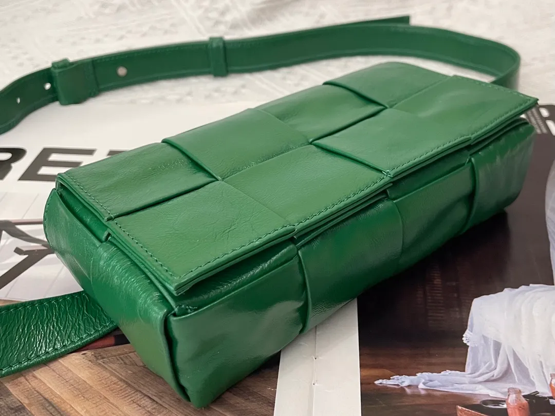#𝐓𝐇𝐄 𝐁𝐄𝐋𝐓 𝐂𝐀𝐒𝐒𝐄𝐓𝐓𝐄 Checkered waist bag cassette has an updated version🆕The waxed cowhide material is very light and shiny, has a cool feeling, and has the same high-end touch as always. ⚠️The second-generation upgraded version has a long strap of 136cm, tall people can also wear it cross-body at will It is also suitable for boys. It is suitable for couples. It can be used as a handbag, waist bag, crossbody or shoulder bag. It’s small and exquisite, but packs a punch: 💄lipstick 🕶️sunglasses, etc.⋯pack it all! It continues the square shape of the cassette bag and does not deform after loading. It has a very concave shape! Model: 6815# S18.5x5x9.5
